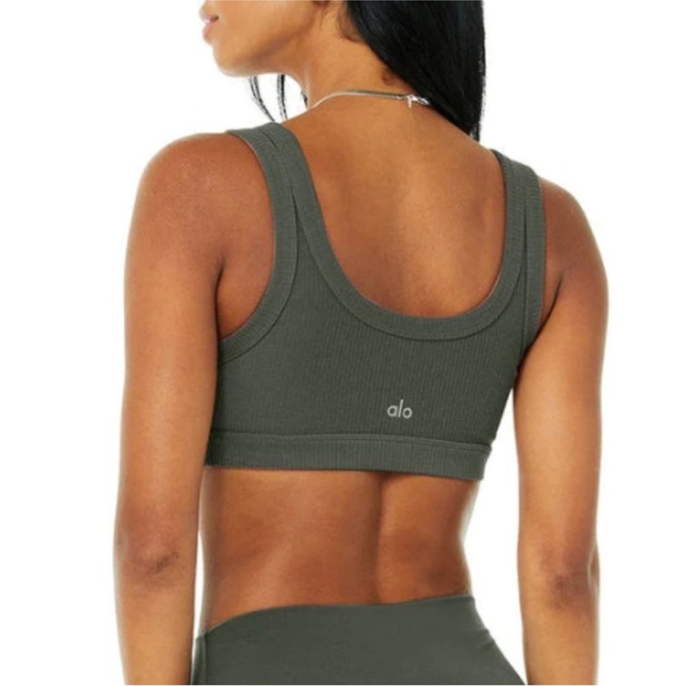Alo Yoga Wellness Bra
Size: Small
Color: Dark Cactus
Great condition!Gently worn